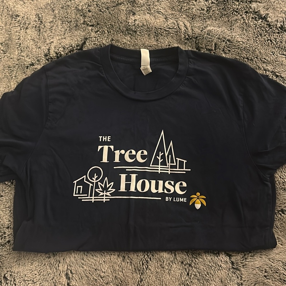 The tree house by Lume fitted comfortable women’s T-shirt size medium navy